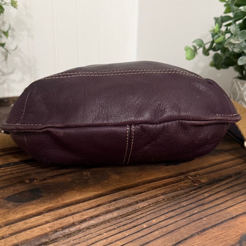 B. Makowsky Perfectly Plum Leather Crossbody Bag - Picture 4 of 6